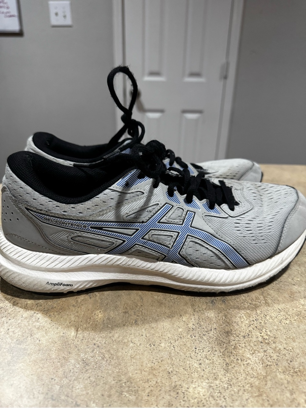 ASICS athletic tennis shoes 9.5